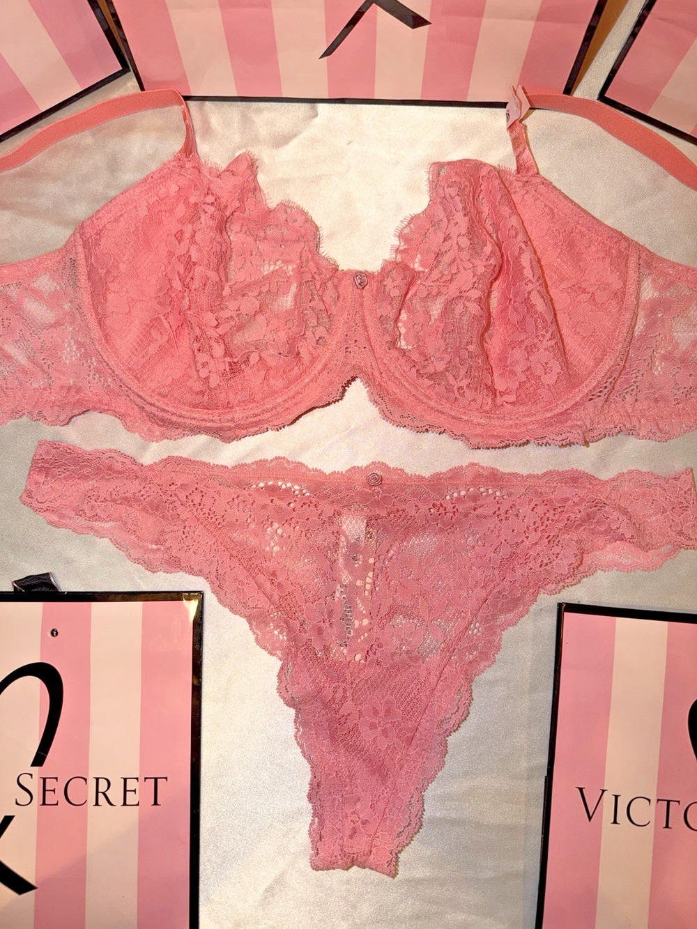 Victoria's Secret Unlined Bra Dream Angels 38DDD XL Thong Soft Lace